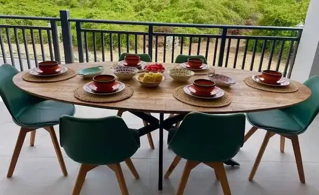 Terras met eettafel