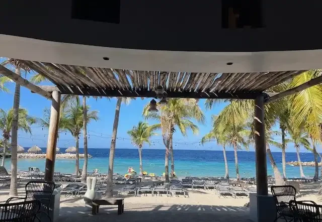 Zee bij Blue Bay, ideaal om te snorkelen